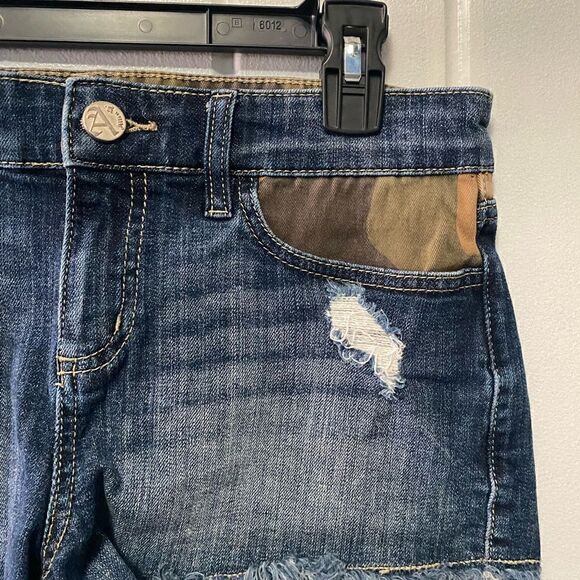Allen B Camo Denim Cut off Shorts size 6 - Picture 3 of 9